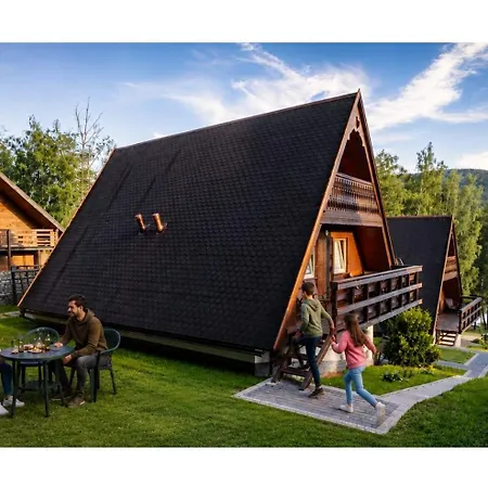 Merkury Nad Zalewem W Gorach Stolowych - Widok Na Szczeliniec Wielki * Radkow