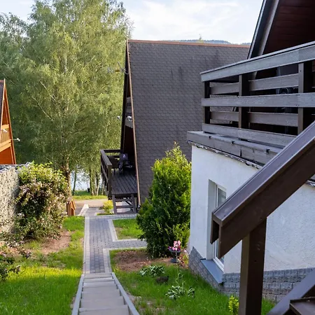 Merkury Nad Zalewem W Gorach Stolowych - Widok Na Szczeliniec Wielki